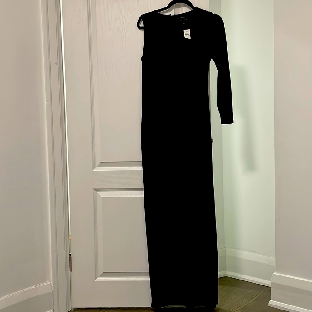 Black long dress, one shoulder long sleeve. Size 6. NWT